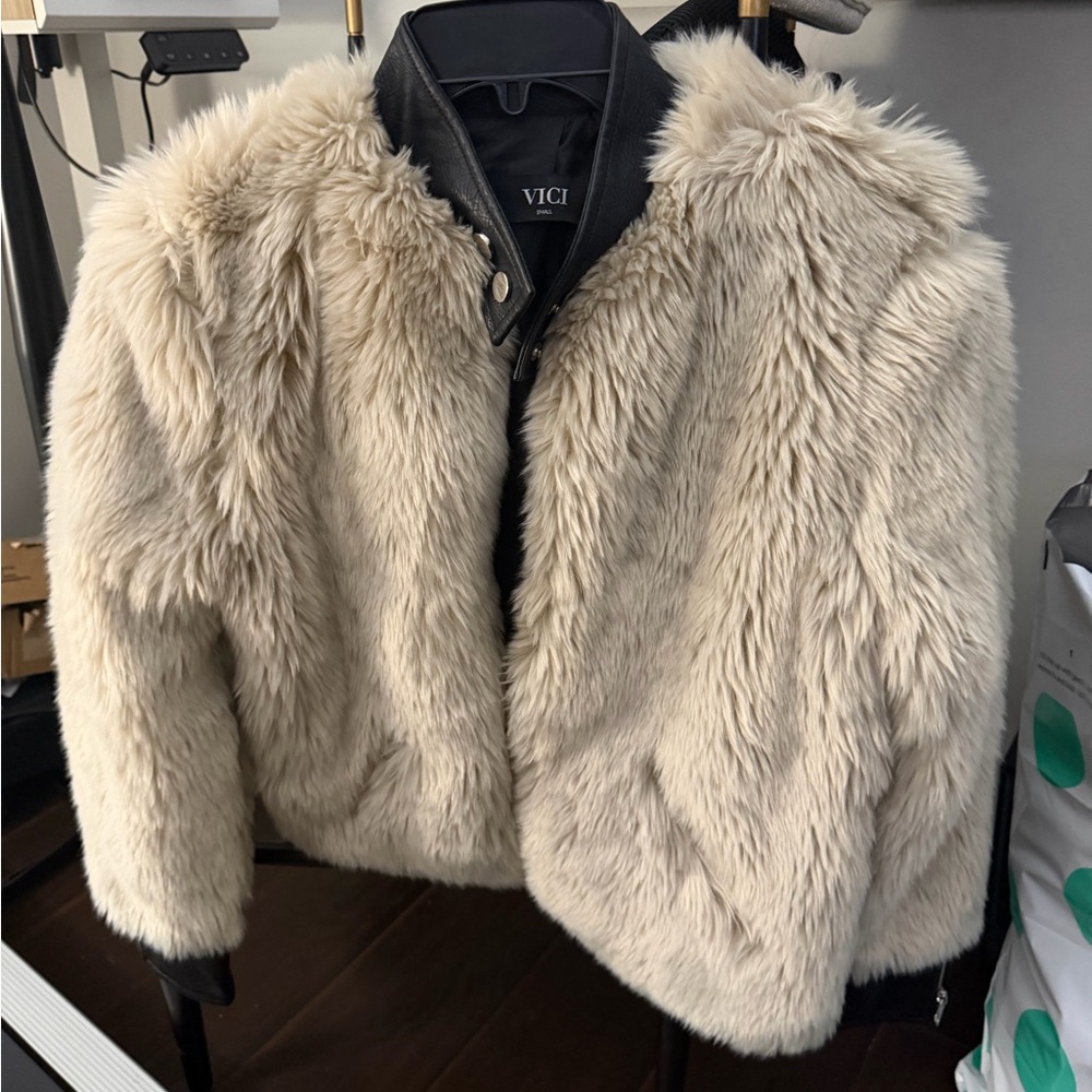 NEW Vici Women's beige faux fur jacket leather trim size small